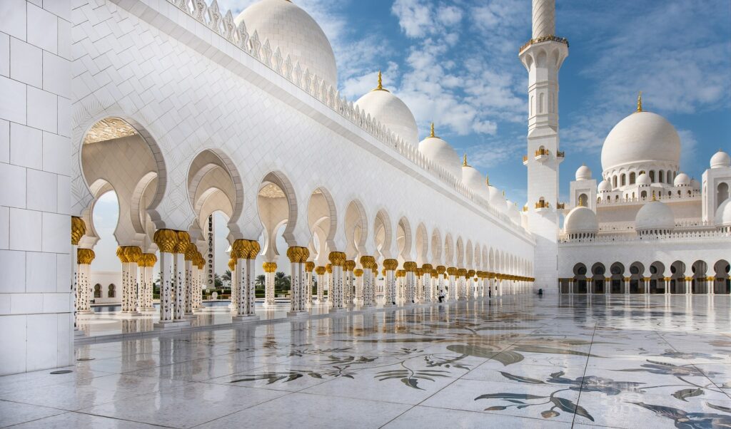 Au nom d'Allah, le plus gracieux le plus miséricordieux.